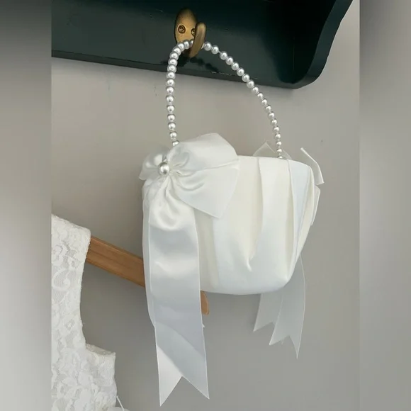 David’s Bridal flower girl dress style RK1368 size 2T soft white basket included - Picture 6 of 10